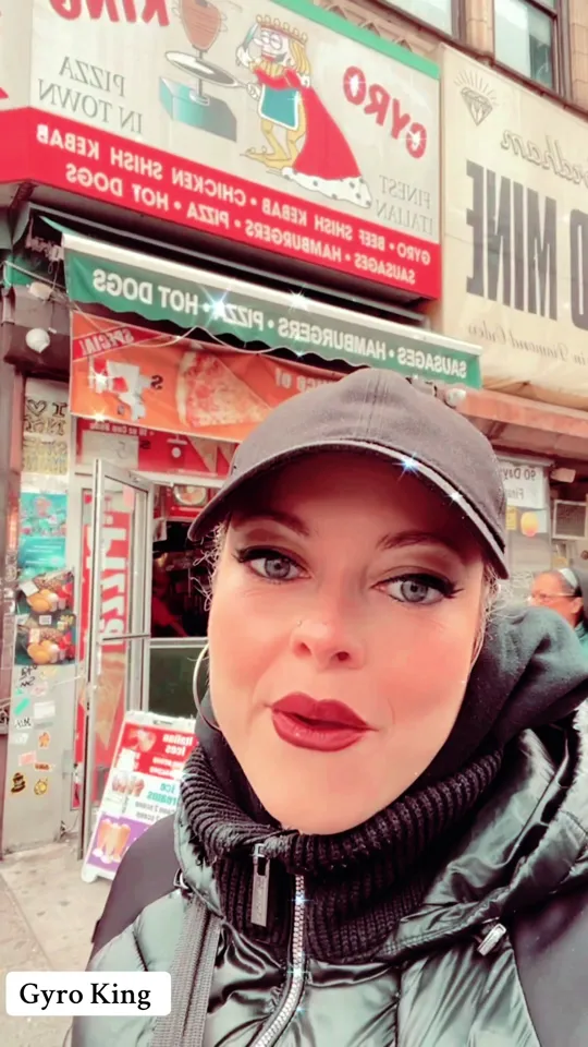 Greeneyes Milly in front of the Gyro King sign